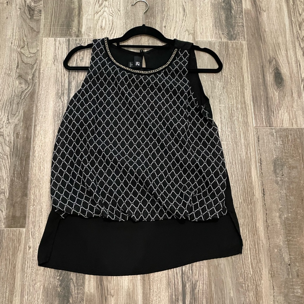 EUC IZ Byer Sleeveless Blouse - Size Medium